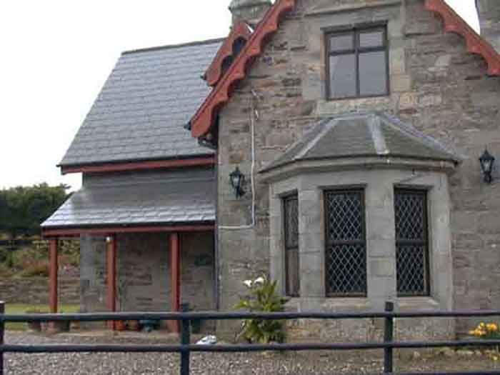 Castlefreke gatehouse.jpg 30.3K